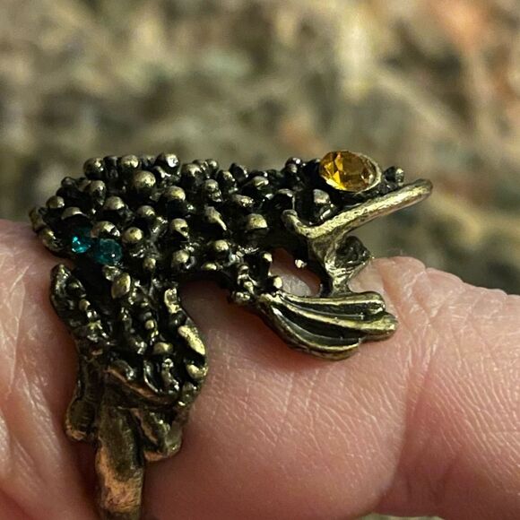 Frog Toad Ring brass with Gem Accents - Picture 5 of 6